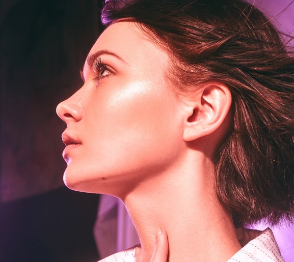 Mujer con piel tersa