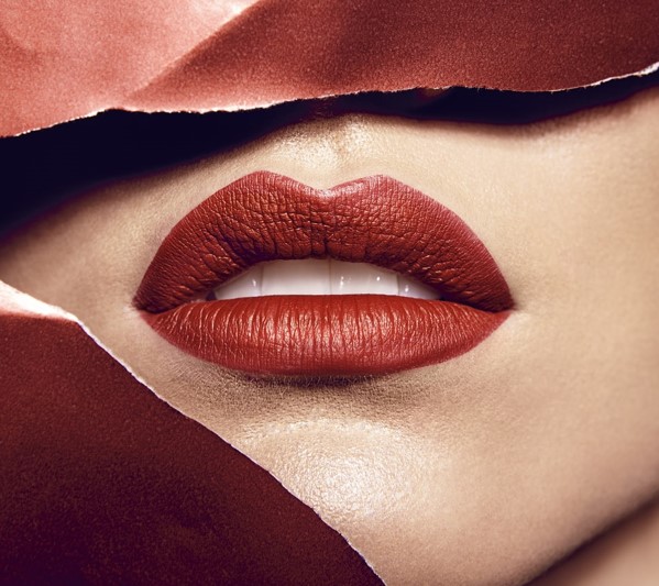 Labios de mujer rojos